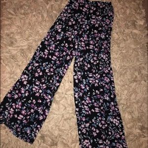 Flowy pants. Kendall & Kylie